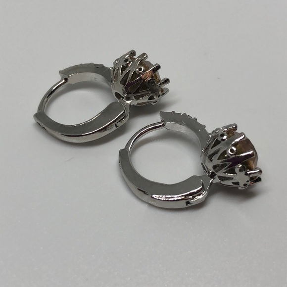 🌹Silver Champagne crystal Cz Huggie Hoop Earrings - Picture 7 of 8